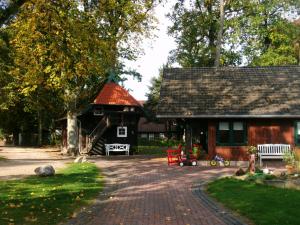 Gedung tempat guest house berlokasi