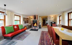 A seating area at Loft am See