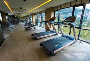 Fitness centrum a/nebo fitness zařízení v ubytování 1-BR Sea View, Aristo condo, Surin Beach