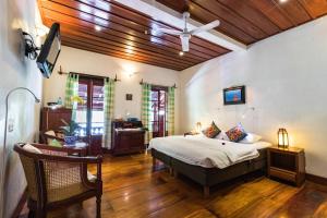 Een bed of bedden in een kamer bij Mekong Riverview Hotel