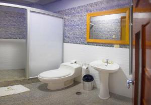 a bathroom with a toilet and a sink at Copasu Hotel in Puerto Maldonado