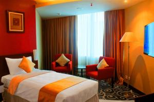 Tempat tidur dalam kamar di Balairung Hotel Jakarta