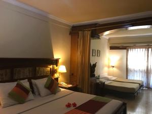 Postel nebo postele na pokoji v ubytování Melasti Beach Resort & Spa Legian