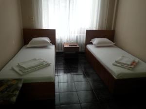 Postelja oz. postelje v sobi nastanitve Kanclera Hotel