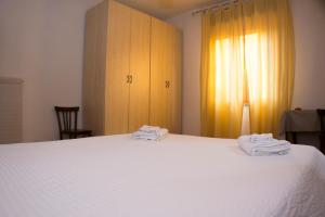 A bed or beds in a room at Casa Martello
