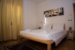 A bed or beds in a room at Casa Martello