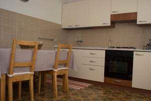 A kitchen or kitchenette at Casa Martello