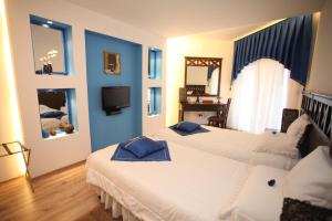 Postel nebo postele na pokoji v ubytování Familly Art Hotel Nirvana