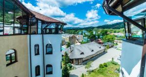 Nespecifikovaný výhled na hory nebo výhled na hory při pohledu z hotelu