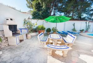 Ein Garten an der Unterkunft Villa Yvonne - chill out, free WIFI, close to facilities