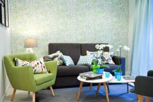 Część wypoczynkowa w obiekcie Feelathome Madrid Suites Apartments