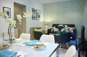 Część wypoczynkowa w obiekcie Feelathome Madrid Suites Apartments