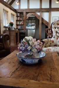 Gallery image of Stable Cottage in Dorking