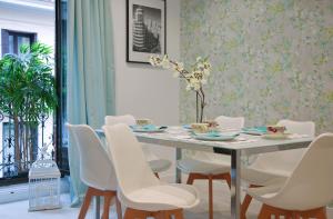 Część wypoczynkowa w obiekcie Feelathome Madrid Suites Apartments