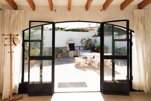 Ein Garten an der Unterkunft Villa Yvonne - chill out, free WIFI, close to facilities