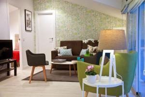 Część wypoczynkowa w obiekcie Feelathome Madrid Suites Apartments