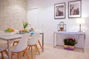 Zdjęcie z galerii obiektu Feelathome Madrid Suites Apartments w Madrycie