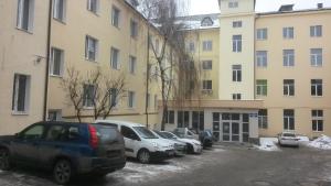 a row of cars parked in a parking lot next to buildings at Apartments Darvina 20, Апартаменты на улДарвина дом 20 in Kharkiv