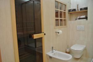 Kúpeľňa v ubytovaní Apartament Królewski Superior z sauną