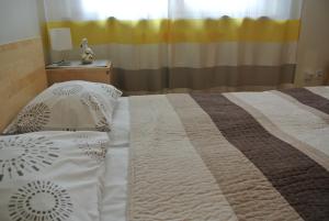 Posteľ alebo postele v izbe v ubytovaní Apartament Królewski Superior z sauną