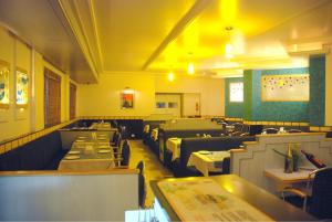 Un restaurante o sitio para comer en Executive Tamanna Hotel