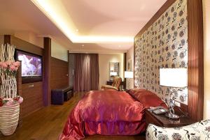 a hotel room with a bed and a television at Qi Hai Motel in Zhunan