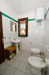 Koupelna v ubytování A.I.R. Isola Rossa Borgo di Mare