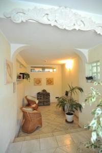 a living room with a white ceiling at Hotel Riviera Blu in Tirrenia