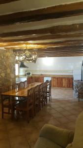 A restaurant or other place to eat at Casa Rural Estrella Mudejar