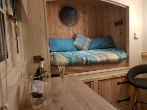 Waterside Shepherds Hut