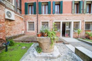 Vonkajšia záhrada v ubytovaní Venice and Venice Apartments - private rooms in shared apartment