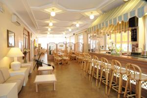 a restaurant with tables and chairs and a bar at Hotel dell'Amarissimo in Bellaria-Igea Marina