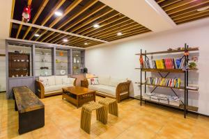 Ruang duduk di Sun Hola Villa