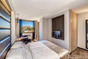 Ένα ή περισσότερα κρεβάτια σε δωμάτιο στο The View Luxury Rooms
