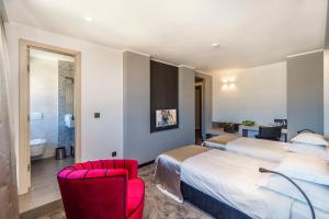 Ένα ή περισσότερα κρεβάτια σε δωμάτιο στο The View Luxury Rooms