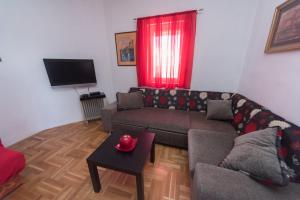 TV a/nebo společenská místnost v ubytování Apartmani Jazz Aleksandra