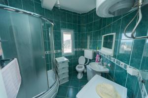 Koupelna v ubytování Apartmani Jazz Aleksandra + 37 fotografií