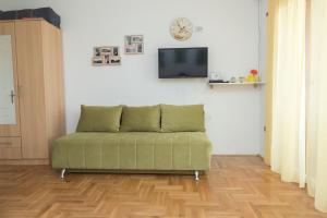 TV a/nebo společenská místnost v ubytování Apartmani Jazz Aleksandra