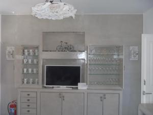 Televízia a/alebo spoločenská miestnosť v ubytovaní Santoxenia luxury villa