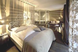 Letto o letti in una camera di Bad Bubendorf Design & Lifestyle Hotel