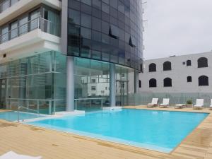 a large building with a large swimming pool at Alexander Beach Punta del Este in Punta del Este