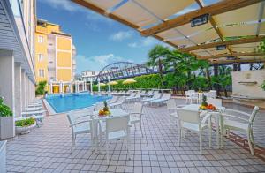 Bazén v ubytování Hotel Aurora Terme nebo v jeho okolí