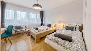 Postel nebo postele na pokoji v ubytování UrbanApartment in CENTER #FREEPARKING #COZY