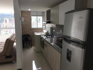 Η κουζίνα ή μικρή κουζίνα στο Apartamento relajante, amplio, moderno e iluminado, Sabaneta, Medellín , 3 alcobas