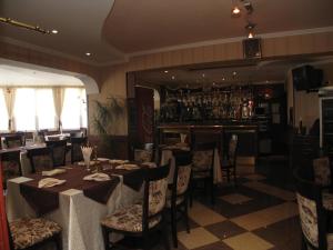 A restaurant or other place to eat at Family Hotel Yagoda88