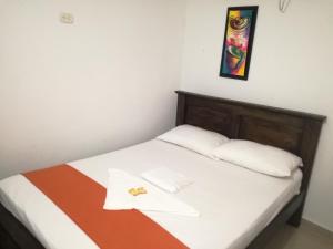 Postel nebo postele na pokoji v ubytování Aparta Hotel El Cacique Upar