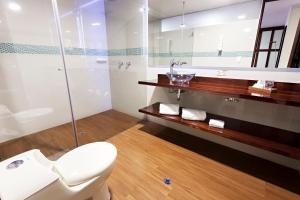 Ένα μπάνιο στο Loft Hotel
