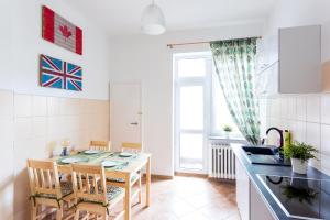 Kuchyň nebo kuchyňský kout v ubytování Hostel Zakątek ulica Grunwaldzka