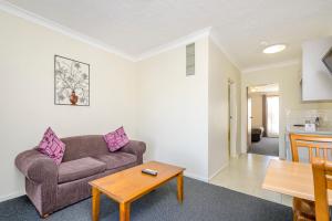 Posezení v ubytování Werribee Motel and Apartments