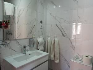 Koupelna v ubytování Casa das Andorinhas + 37 fotografií